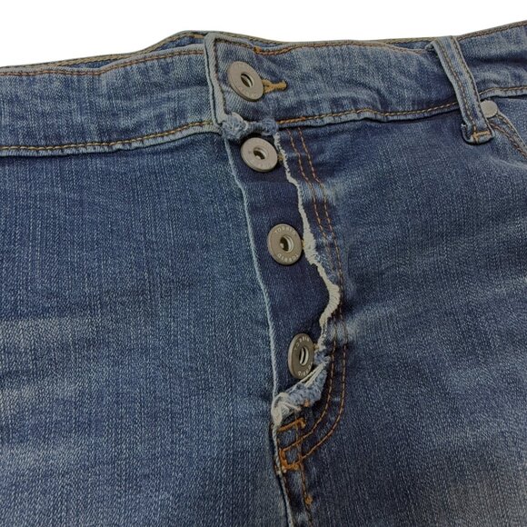 Torrid Denim Shorts NEW Distressed Raw Hem Women’s 26 - Picture 4 of 12